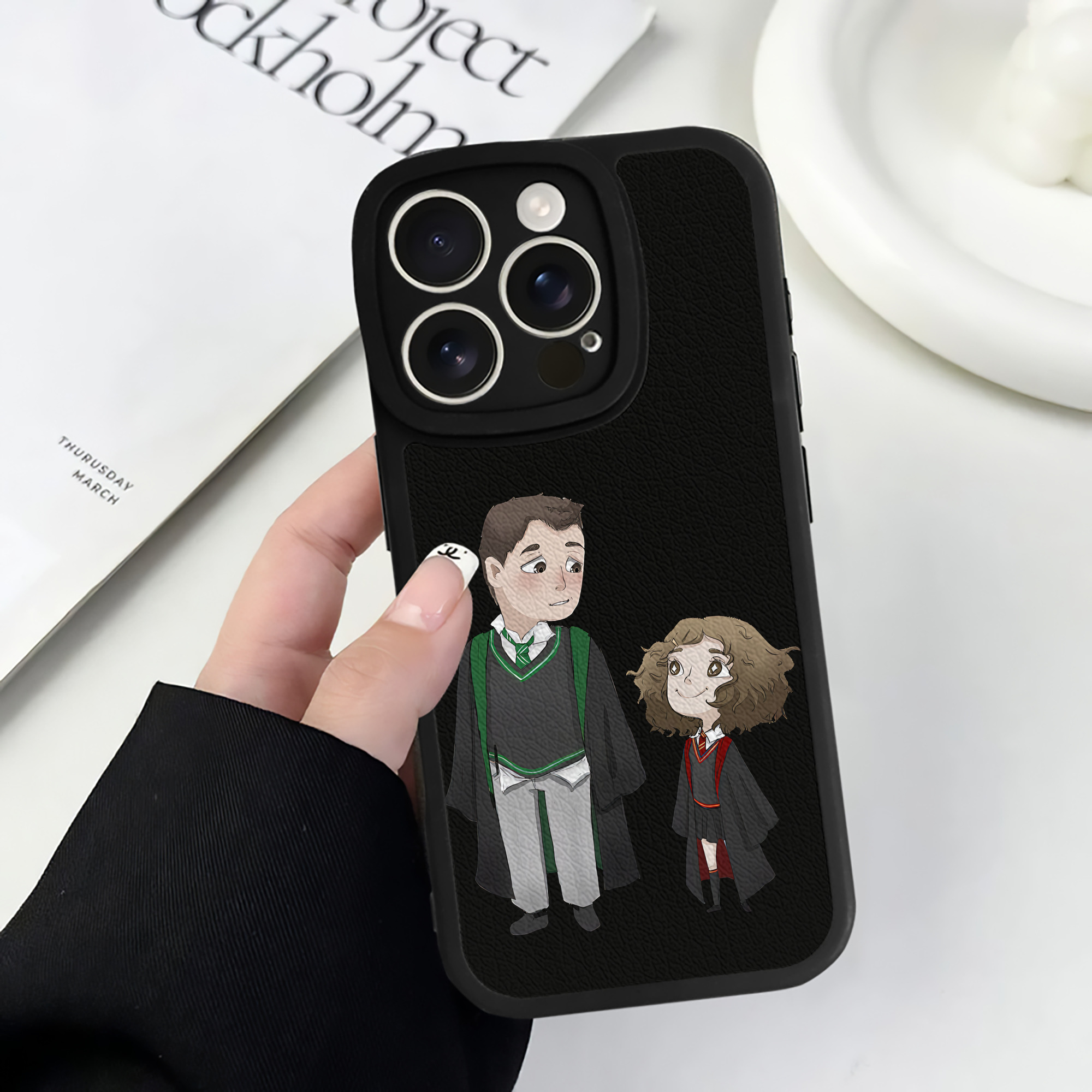 （画像用） Harry Potter ハリー・ポッターシリーズ 【iPhone 16シリーズ対応】シリコンスマホケース（レザー調） 材質：シリコン